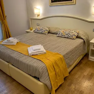 Domus Via Veneto Bed & Breakfast Rome
